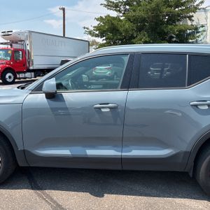 2023 Volvo XC40 CORE photo 4