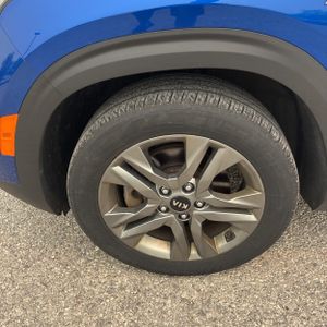 2021 KIA SELTOS LX — миниатюра 17