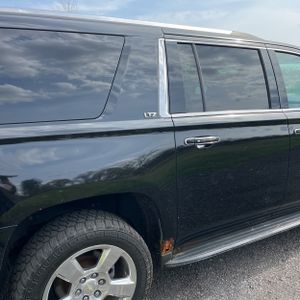 CHEVROLET SUBURBAN LT - 9