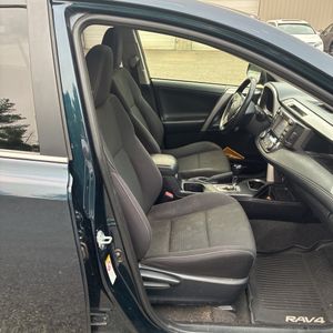 2017 Toyota RAV4 XLE — миниатюра 31