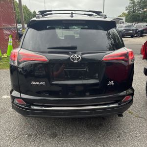 2017 Toyota RAV4 LE — фото 7