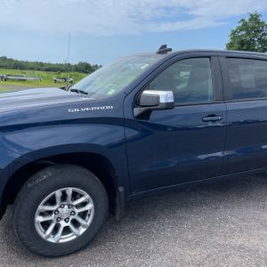 2023 Chevrolet SILVERADO 1500 LT 照片 2