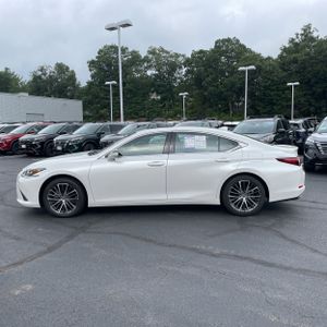 صورة 3 لـ 2024 Lexus ES 350 BASE