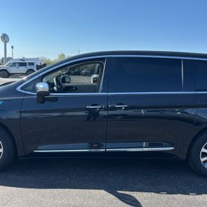 CHRYSLER PACIFICA HYBRID LIMITED - 4