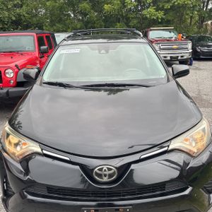 2017 Toyota RAV4 LE — фото 15