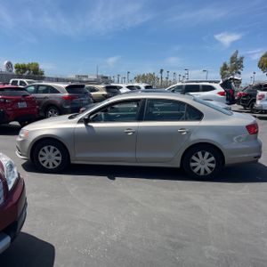 VOLKSWAGEN JETTA 2.0L S - 3