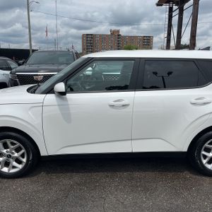 2023 KIA SOUL LX photo 4