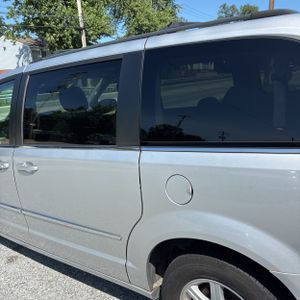 صورة 6 لـ 2010 Chrysler TOWN AND COUNTRY TOURING