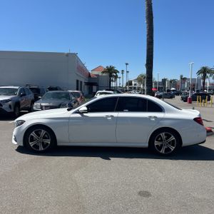 MERCEDES-BENZ E-CLASS - 3