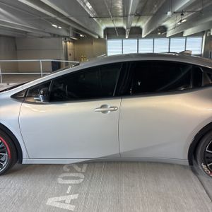 صورة 4 لـ 2025 Toyota PRIUS XLE