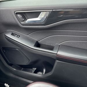 صورة 67 لـ 2023 FORD ESCAPE ST-LINE