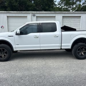 2017 FORD F-150 LARIAT photo 4
