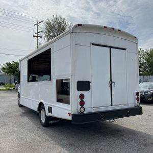 FORD E-450 CUTAWAY - 5