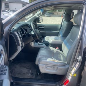 صورة 32 لـ 2012 Toyota SEQUOIA LIMITED