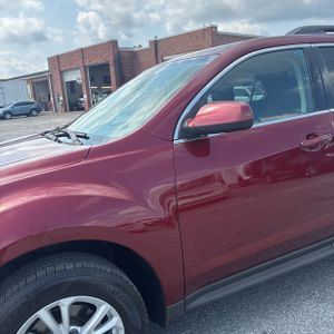 2017 Chevrolet EQUINOX LT — фото 2