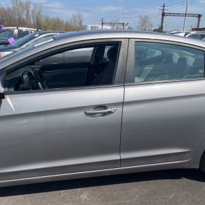 HYUNDAI ELANTRA VALUE EDITION - 4