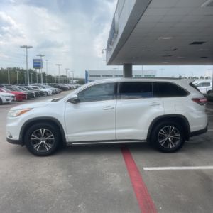 صورة 3 لـ 2016 Toyota HIGHLANDER XLE