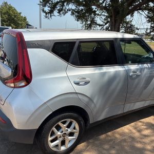 2021 KIA SOUL S 照片 9