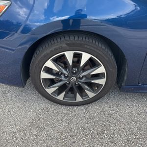 2019 Nissan SENTRA SR thumbnail 17