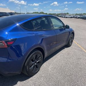 TESLA MODEL Y LONG RANGE - 9