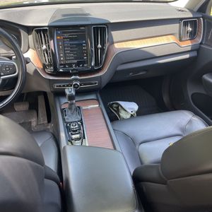 2019 Volvo XC60 MOMENTUM thumbnail 37