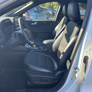 صورة مصغرة 32 لـ 2023 FORD ESCAPE ST-LINE