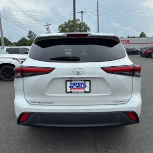 2023 Toyota HIGHLANDER LE photo 7