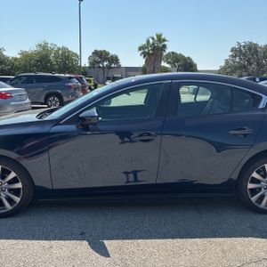 2021 Mazda MAZDA3 SEDAN PREFERRED photo 4