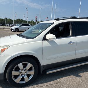 2011 Chevrolet TRAVERSE LT 照片 2