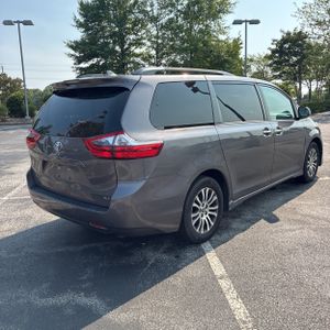 2020 Toyota SIENNA XLE 8-PASSENGER 照片 8