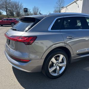 AUDI E-TRON QUATTRO PRESTIGE - 9