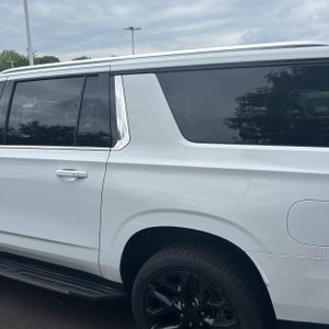 2022 Chevrolet SUBURBAN LT — фото 6