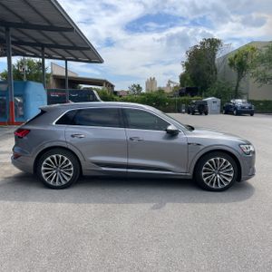 AUDI E-TRON QUATTRO PRESTIGE - 10