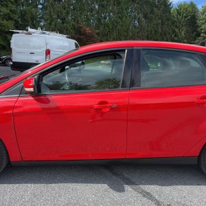 FORD FOCUS SE - 4