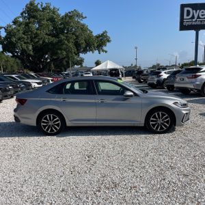 صورة 10 لـ 2025 Volkswagen JETTA SE