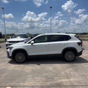 VOLKSWAGEN TAOS SE - 3