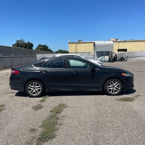 FORD FUSION SE - 10