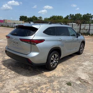 صورة 8 لـ 2021 Toyota HIGHLANDER XLE