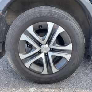 2017 Toyota RAV4 LE — миниатюра 19