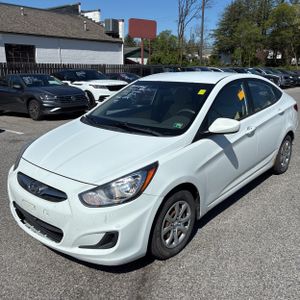 HYUNDAI ACCENT GLS - 1