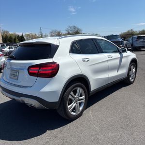MERCEDES-BENZ GLA - 8