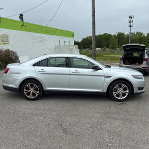 FORD TAURUS SE - 10
