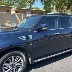 2020 Infiniti QX80 LUXE 照片 2