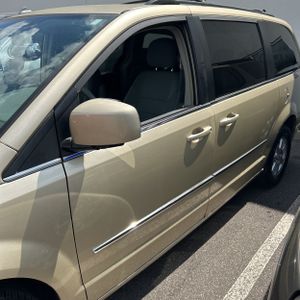 CHRYSLER TOWN AND COUNTRY TOURING - 3