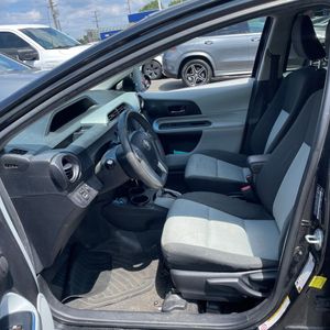 2012 Toyota PRIUS C TWO — миниатюра 31