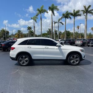صورة 10 لـ 2017 Mercedes-BENZ GLC