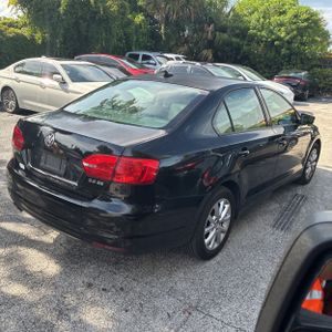 صورة 8 لـ 2011 Volkswagen JETTA SE