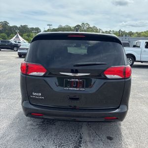 CHRYSLER VOYAGER LX - 7