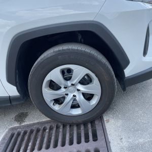 2025 Toyota RAV4 LE 缩略图 20