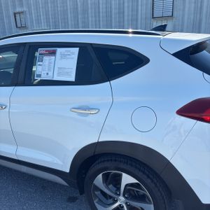 HYUNDAI TUCSON LIMITED - 6